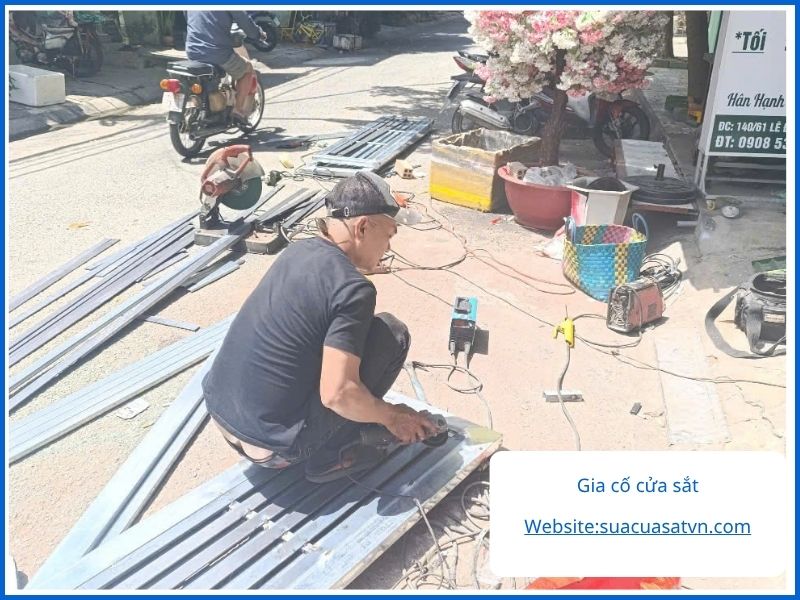 Các lỗi thường gặp sửa cửa sắt tân bình