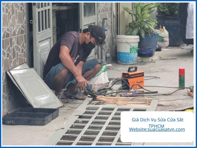 Giá Dịch Vụ Sửa Cửa Sắt TPHCM Giá Rẻ Mới Nhất