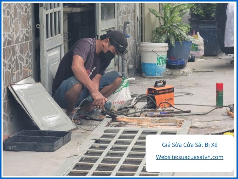 Giá Sửa Cửa Sắt Bị Xệ Mới Nhất Hiện Nay