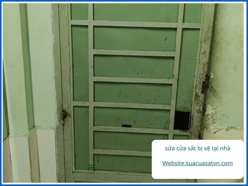 Cách sửa cửa sắt bị xệ tại nhà đơn giản và hiệu quả