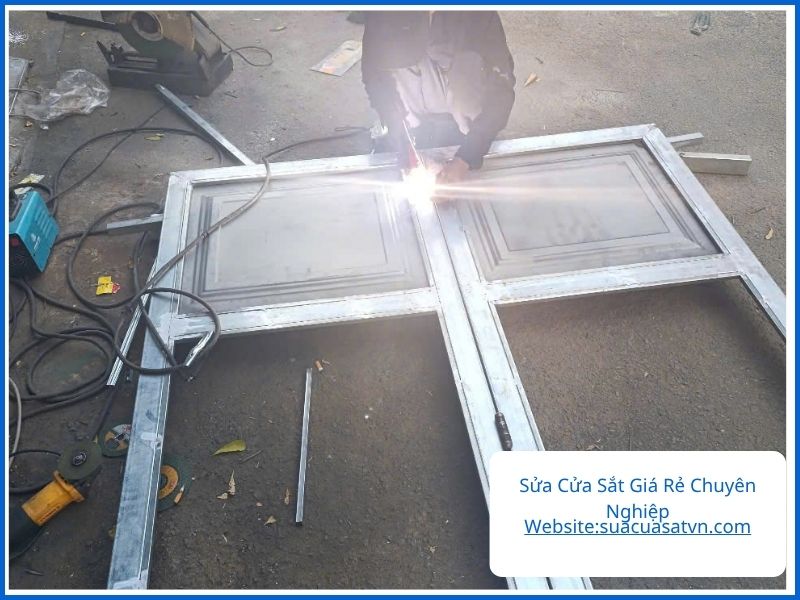 Tại Sao Nên Chọn Dịch Vụ Sửa Cửa Sắt Tại Nhà Của Cơ Khí Đức Hải