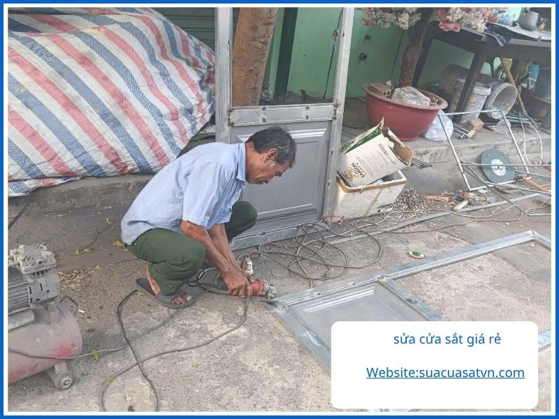 Nhu cầu dịch vụ sửa cửa sắt Phú Nhuận tại nhà hiện nay