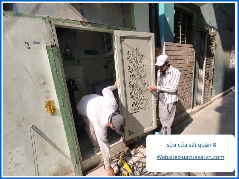 Sửa Cửa Sắt Quận 8 Tại Nhà: Uy Tín, Giá Rẻ, Thợ Đến Ngay Sau 15 Phút
