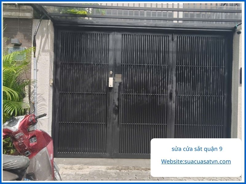 Sửa Cửa Sắt Quận 9 Uy Tín: Thợ Có Mặt Sau 15 Phút, Giá Rẻ 24/7