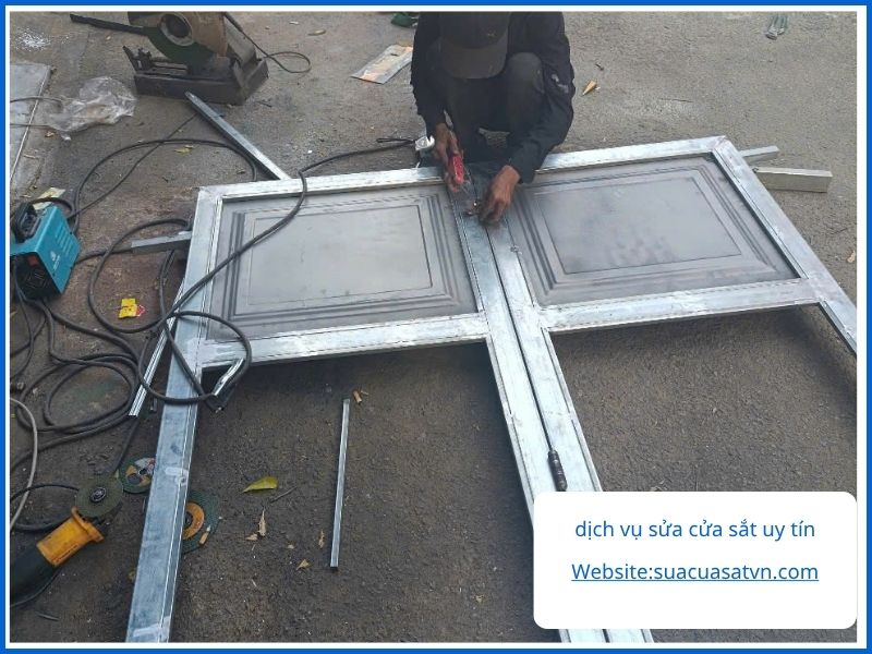Quy trình sửa cửa sắt nhà bè tận nơi chuyên nghiệp