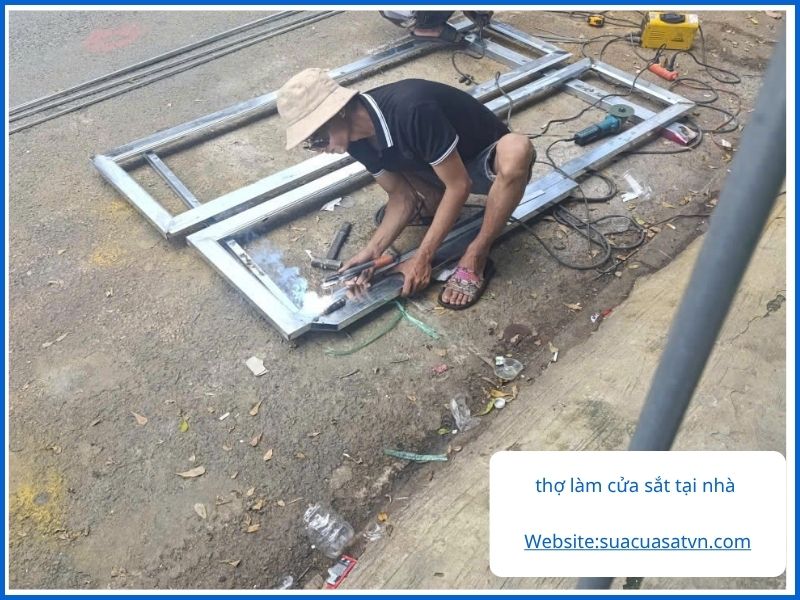 Liên hệ đặt lịch làm cửa sắt đẹp giá rẻ tại TPHCM 