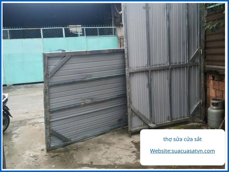 Liên hệ ngay với sửa cửa sắt hóc môn của  Đức Hải 