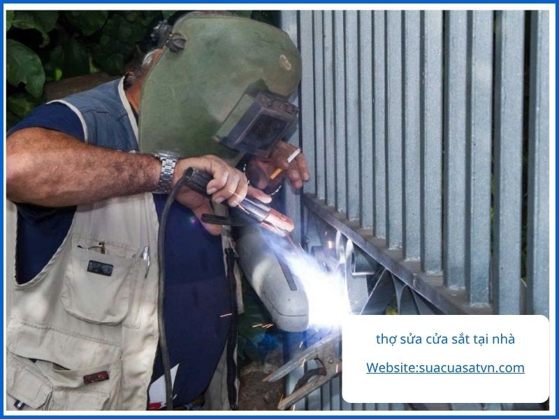 Những lỗi thường gặp khiến bạn cần gọi thợ sửa cửa sắt Củ Chi ngay